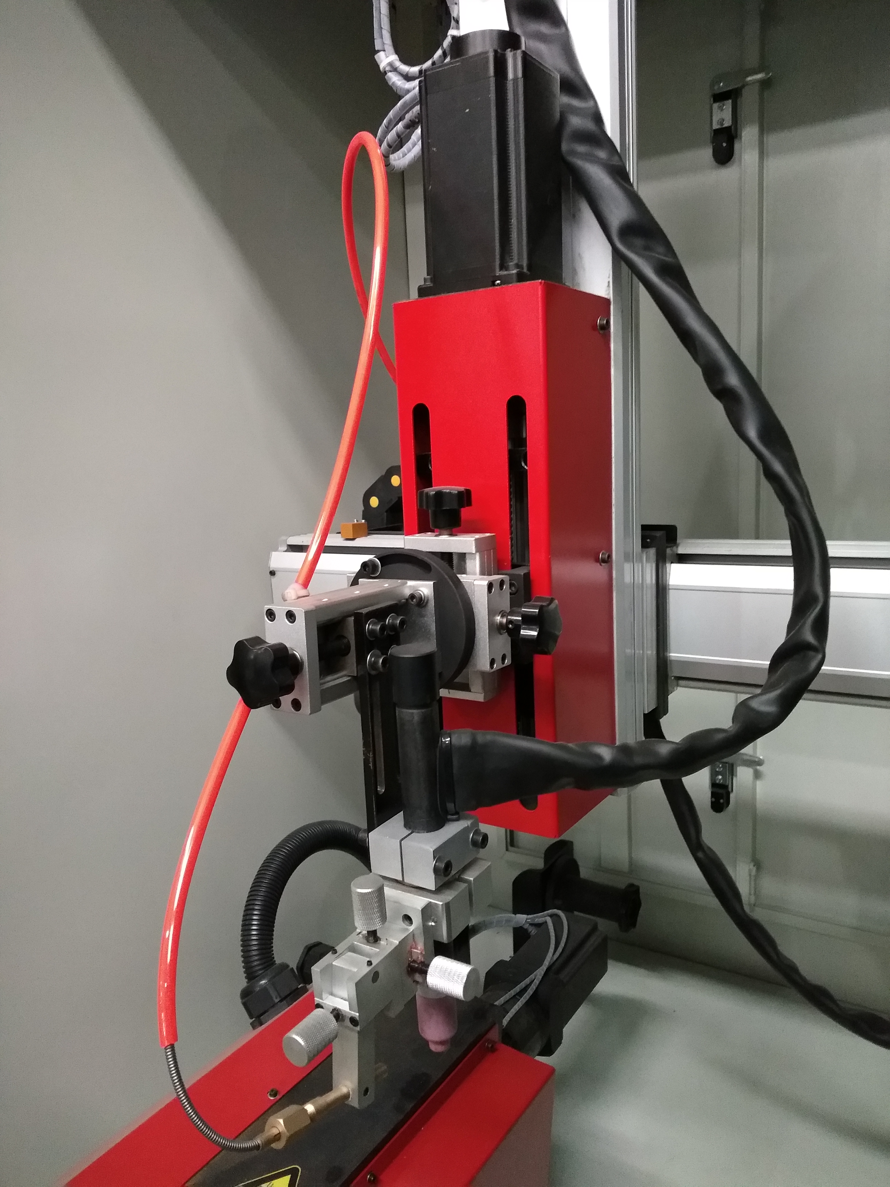 山東自動焊接設(shè)備